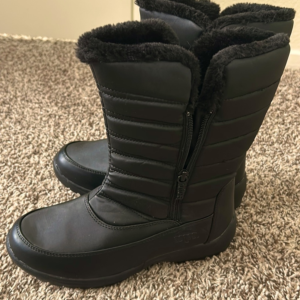 Totes waterproof fuzzy boots